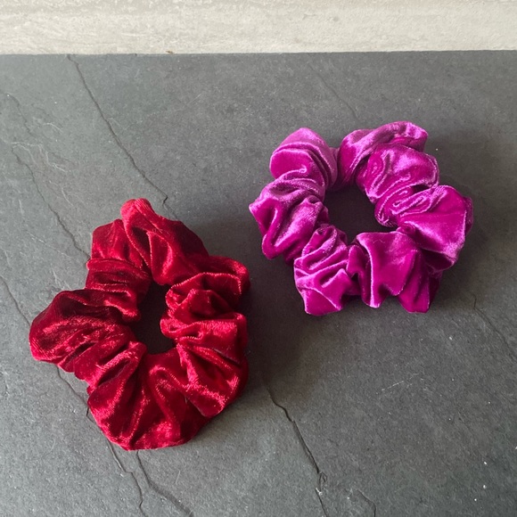 Set of 2 extra large velvet plush scrunchies - Picture 2 of 4